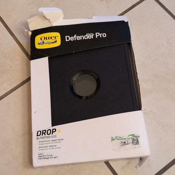 New In Damaged Box Otterbox iPad Pro 11-Inch Case Defender Pro Black - Picture 2 of 10